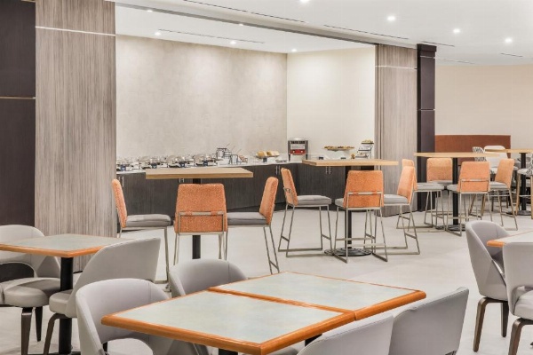 Crowne Plaza Orlando - Lake Buena Vista image 9